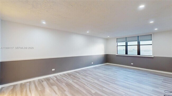 Building Photo - 1800 NE 114th St