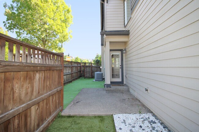 Building Photo - 13490 SW Calabash Terrace