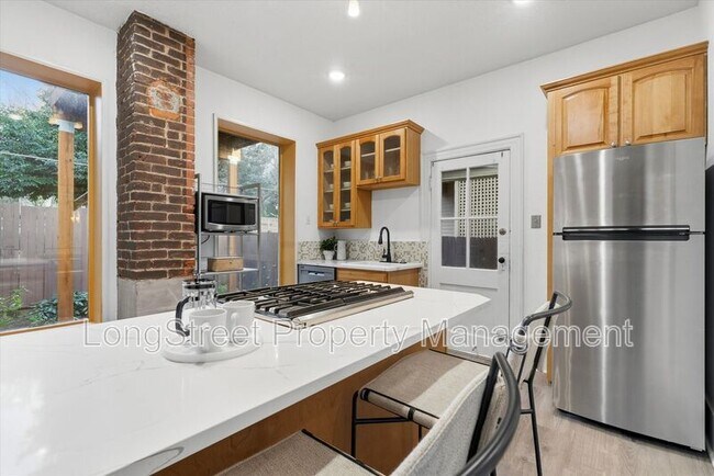 Building Photo - 2338 NW Hoyt St