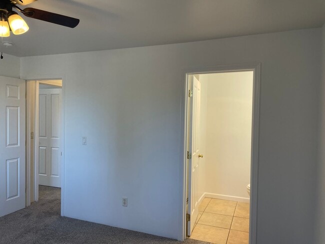 Building Photo - Nice 3 Bedroom 2 Bathroom Downstairs Apart...