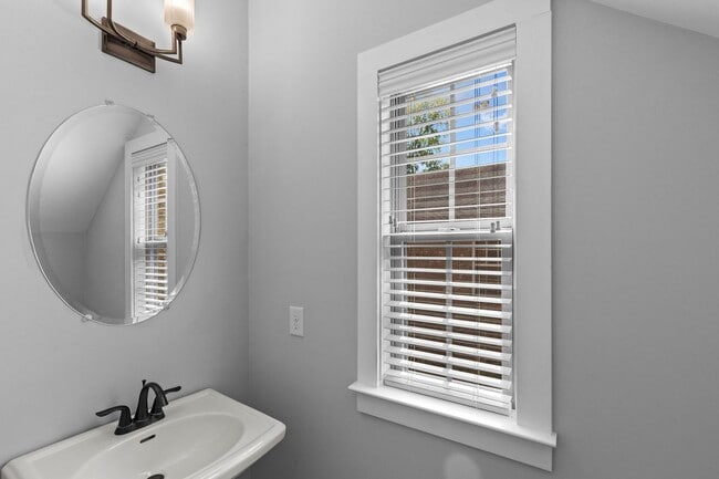 Building Photo - AVAILABLE NOW IN GERMANTOWN. Great Walkable Neighborhood! 3 Bed 2.5 Bath Town Home. $3,100 Per Month