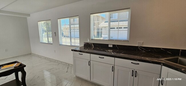 Building Photo - Centrally Located Brand New Studio ADU wit...