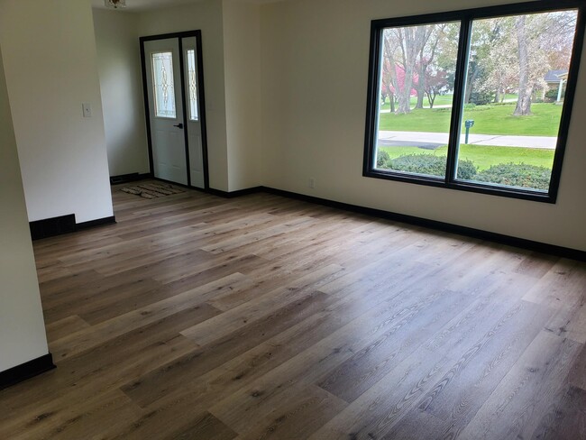Building Photo - 18625 Lola Dr