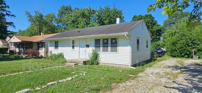 Primary Photo - 1914 N Hawthorne Ln