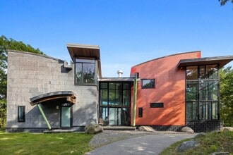 Building Photo - 370 Summer St