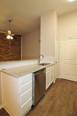 Building Photo - 6620 S Creek Dr
