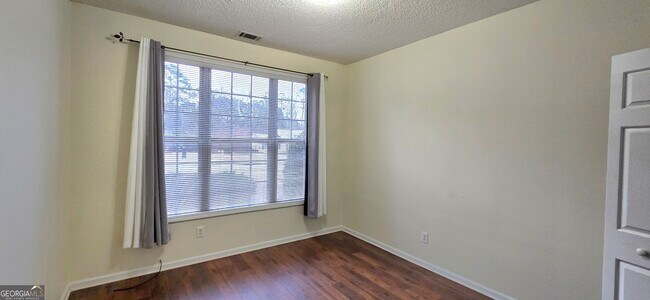 Building Photo - 45 Chemin Pl