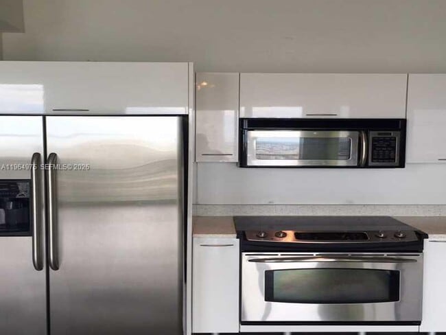 Building Photo - 133 NE 2nd Ave