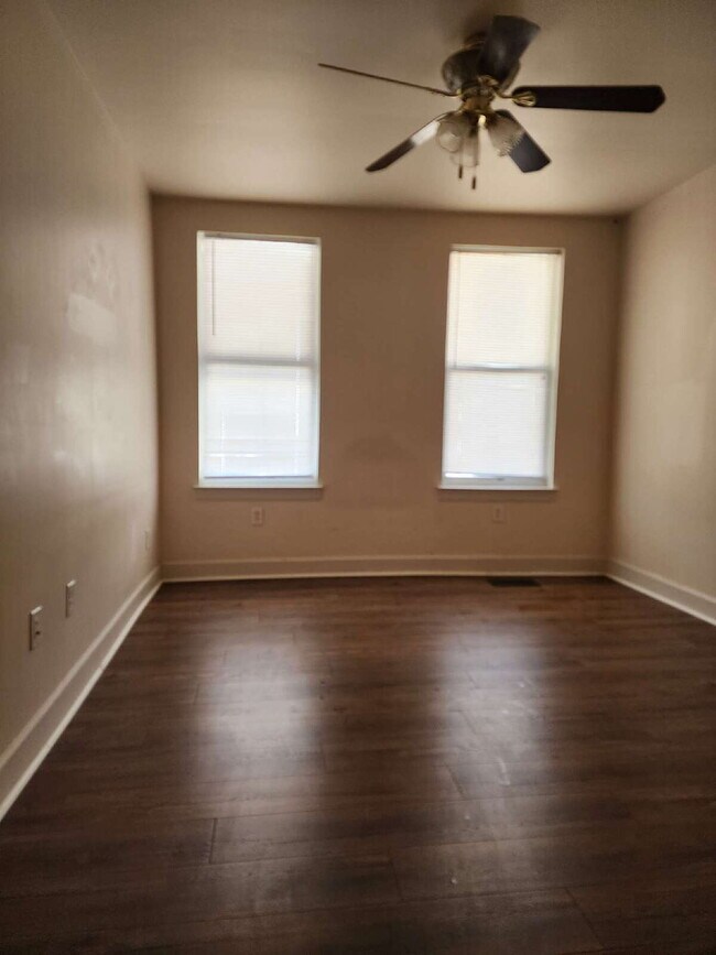 Building Photo - Charming 1-Bedroom Apartment with Hardwood Floors in York, PA!