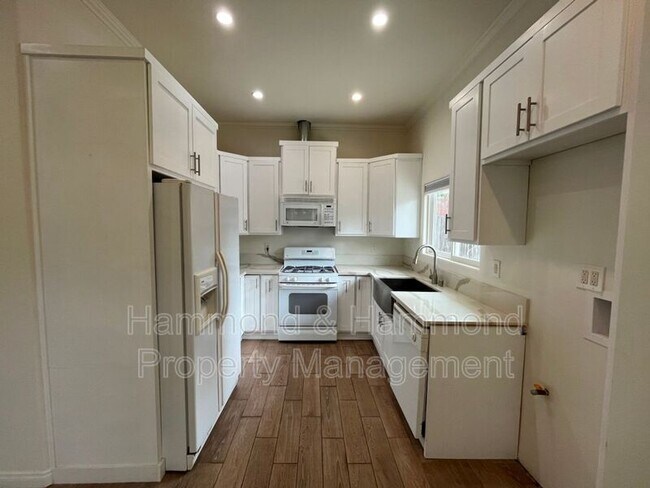Building Photo - 4316 Greenbush Ave