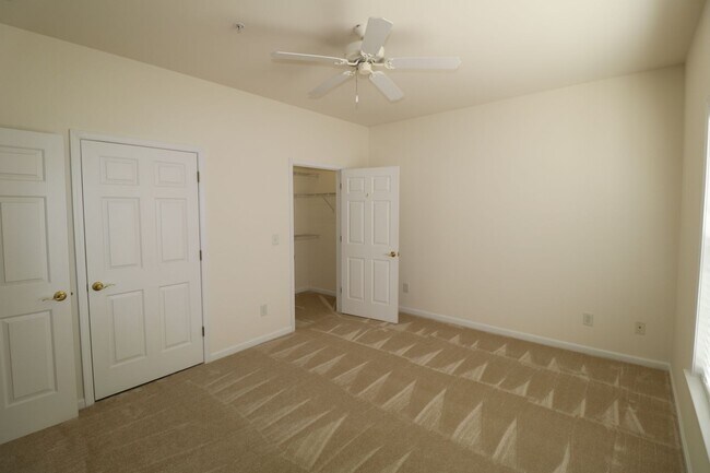 Building Photo - 6901 Hanesbrook Cir