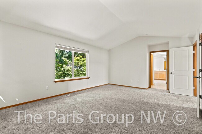 Building Photo - Beautiful Central Bothell Home. Great Floor Plan! Open Lvg Spaces, Office, Bonus Room  + XL Bedro...