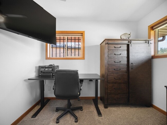 Building Photo - Fully Furnished 3 bedroom/3 bathroom North Spokane Home