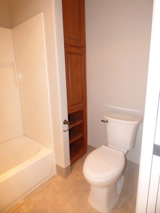 Building Photo - 5 Bedroom Home in South Salem! Near I-5