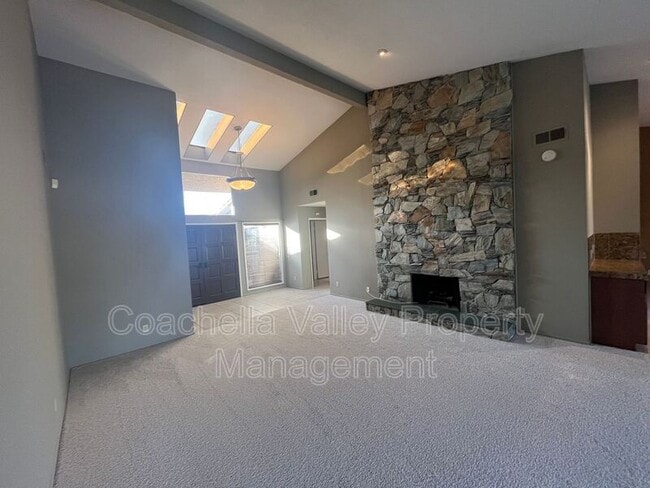 Building Photo - 36532 Vía Abeja