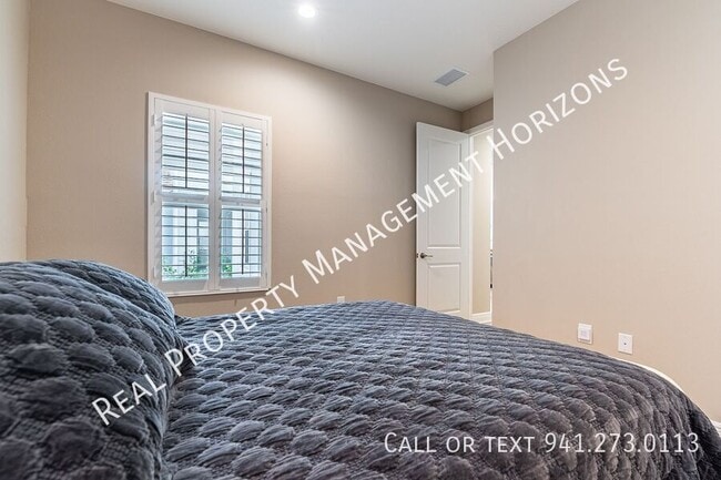 Building Photo - 2321 Blue Mahoe Ln