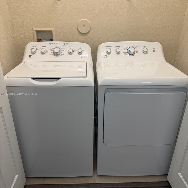 Building Photo - 10320 W 33rd Ln