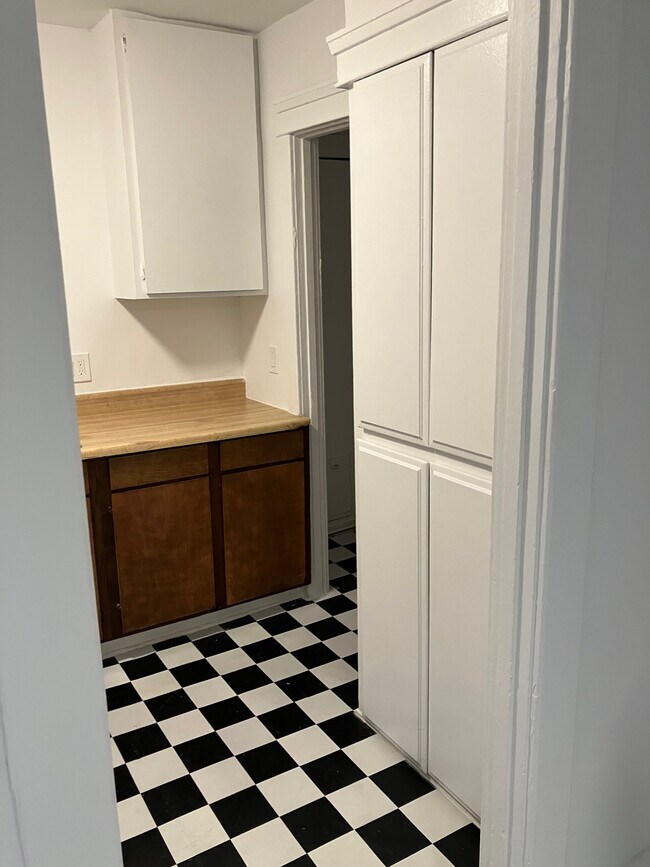 Building Photo - 622 N La Fayette Park Pl