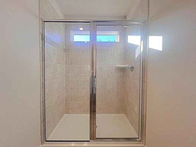 Building Photo - 922 Powder Crk Dr