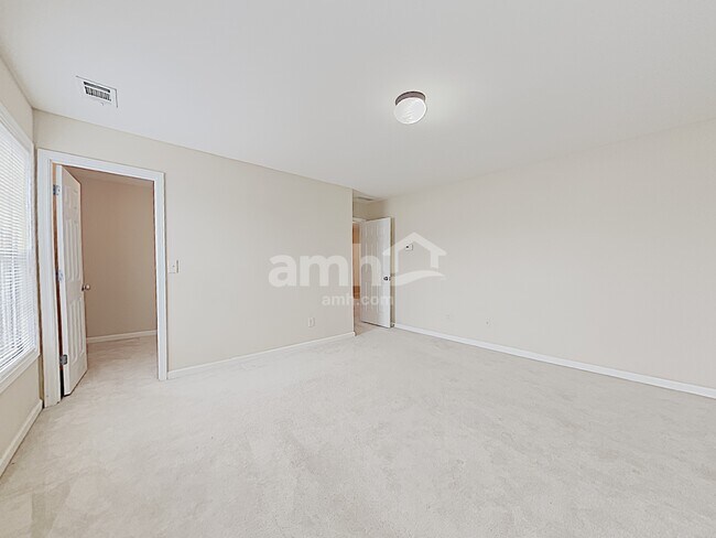 Building Photo - 2116 Benchmark Dr SW
