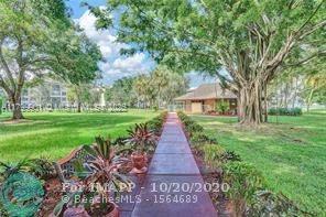 Building Photo - 9420 Poinciana Pl