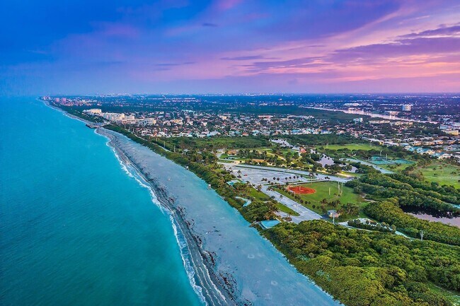 Building Photo - 275 Palm Ave