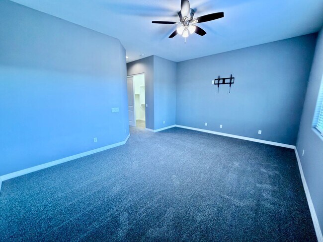 Building Photo - 6096 Laguna Ln
