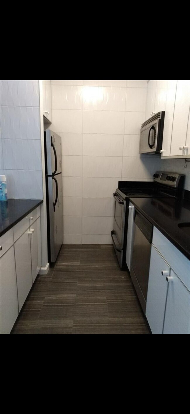 Building Photo - 44 Sherman Ave