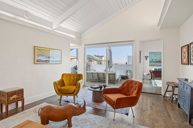 Building Photo - Ventura | Pierpont | 4 Bedroom + 3 Bathroom