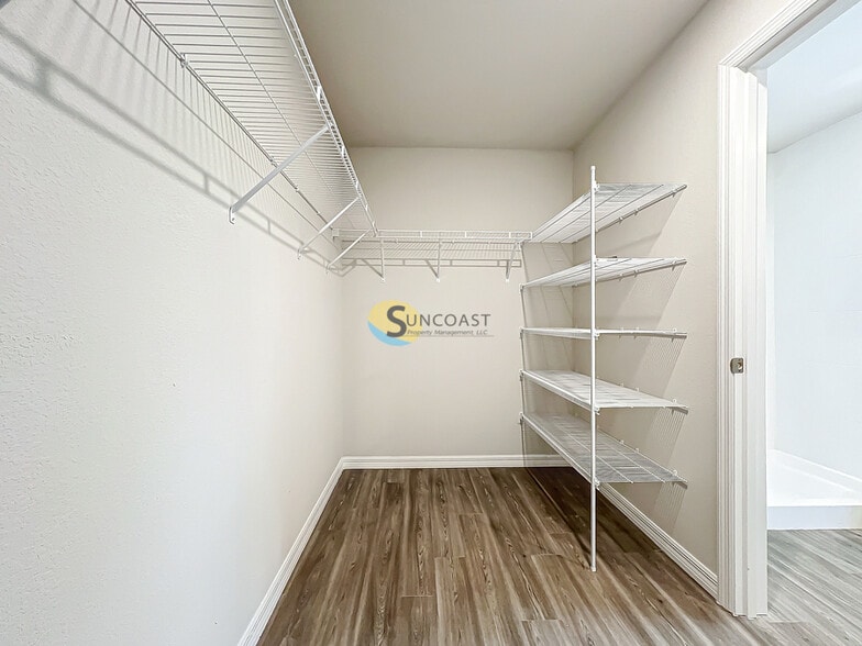 Building Photo - 1492 Biscayne Dr