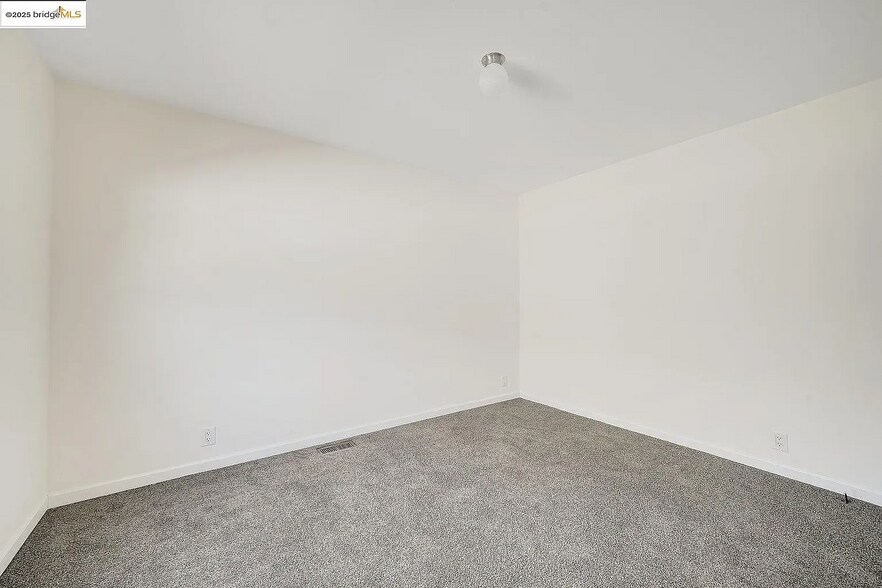 Building Photo - 9510 Harbor Dr