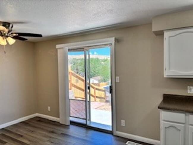 Building Photo - MOVE IN SPECIAL - 1/2 OFF THE 1ST MONTH RE...