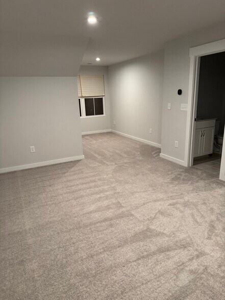 Building Photo - 9512 Munsing Dr