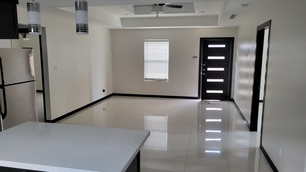 Building Photo - 1212 White Oak Drive