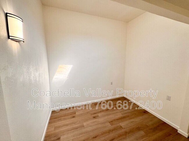 Building Photo - 41595 Navarre Ct