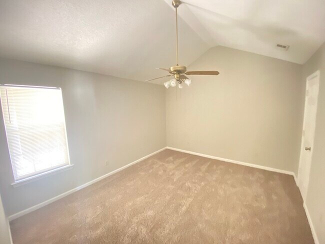 Building Photo - 5541 Oak Branch Cir - Available Now!