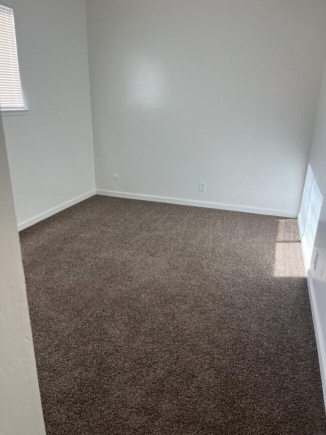 Building Photo - 7526 Forest St