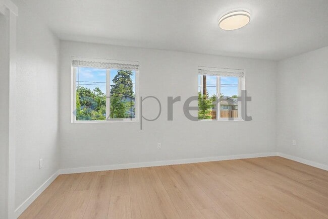 Building Photo - 4323 Arnold St NE
