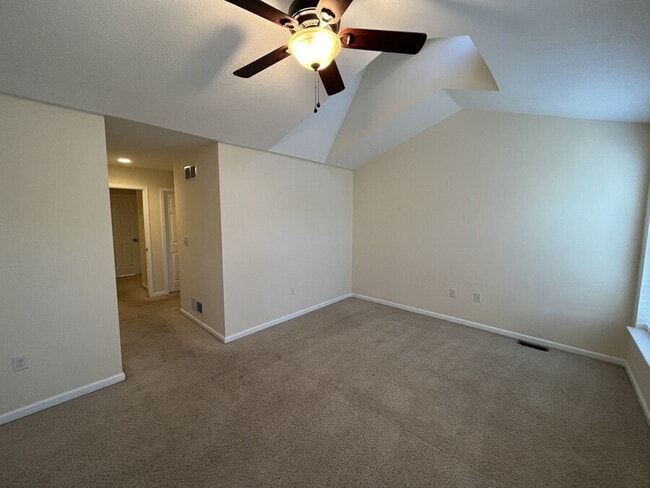 Building Photo - 39 Grandview Dr