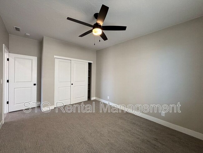 Building Photo - 840 Twin Lakes Dr