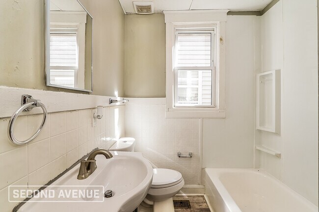 Building Photo - 2114 Greenwood Ave