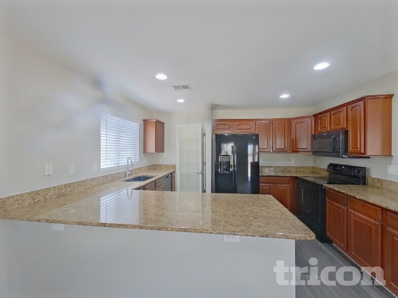 Building Photo - 43386 W Arizona Ave