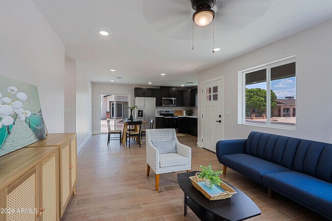 Building Photo - 454 S Pioneer