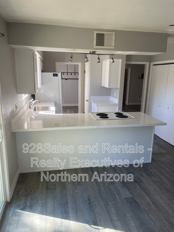 Building Photo - 4885 E Tomahawk Dr