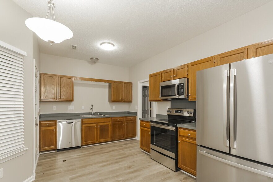 Building Photo - 7405 Chidley Dr