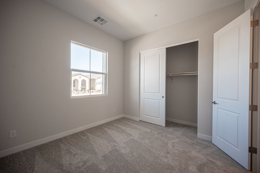 Bedroom 4 - 117 Royal Cascade Ave