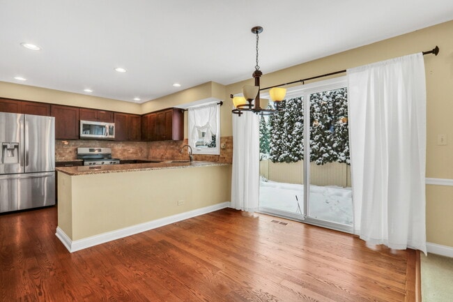 Building Photo - 1000 Cumberland Ln