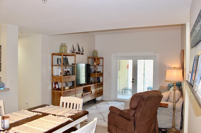 Building Photo - 1150 Town Center Dr