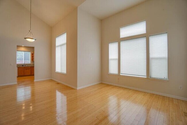 Building Photo - BEAUTIFUL FOUR BEDROOM HOME IN EAST COUNTY