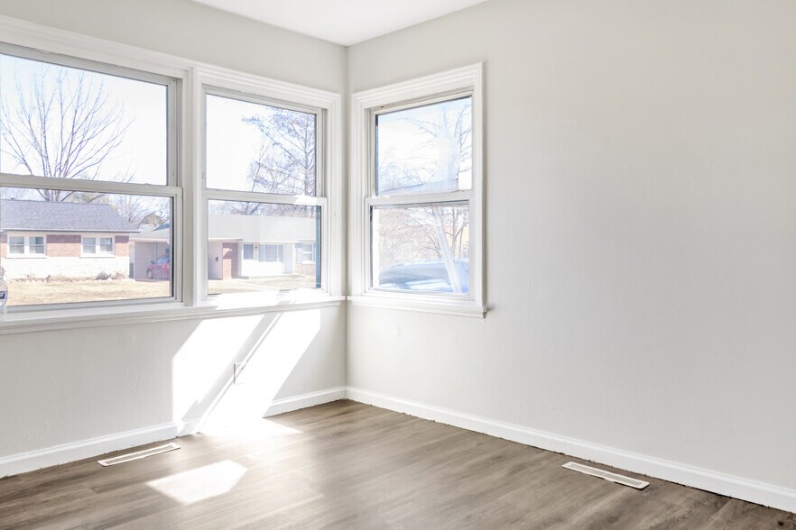 Building Photo - 4440 Turquoise Dr